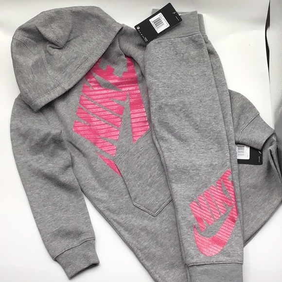 Nike sweatsuit - Picture 3 of 3